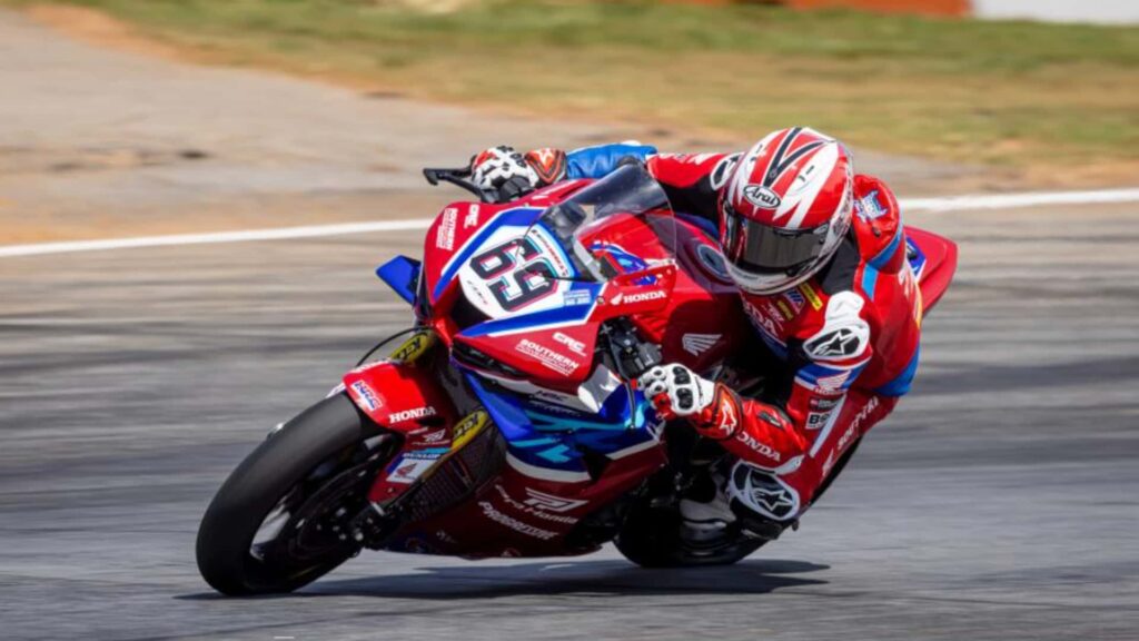 Chi tiết khối động cơ 4 xy-lanh của CBR1000RR-R Fireblade