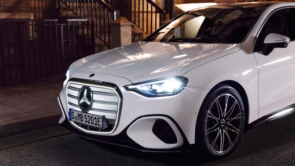 Phân tích góc nhìn đuôi xe fastback gợn gió