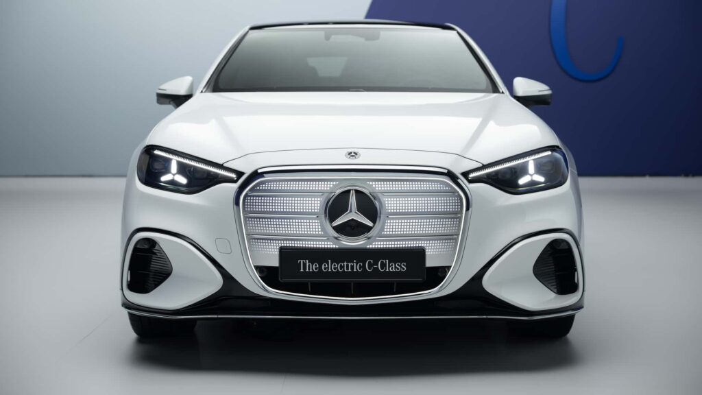 Đánh giá chi tiết thiết kế đầu xe Mercedes C-Class Electric