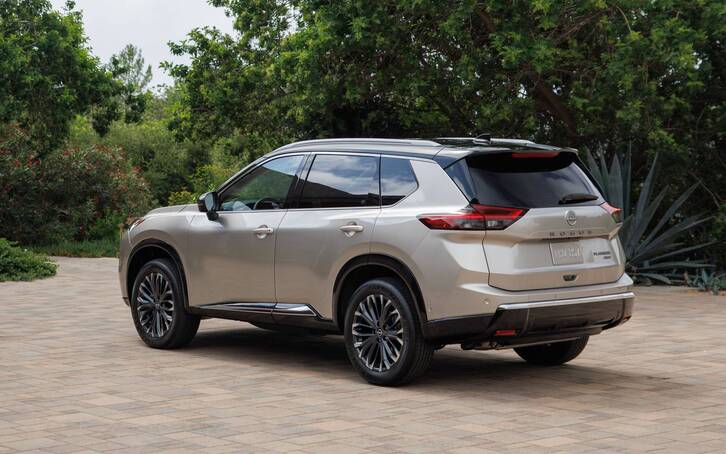 Thiết kế ngoại thất hiện đại của dòng xe gầm cao Nissan Rogue phiên bản mới