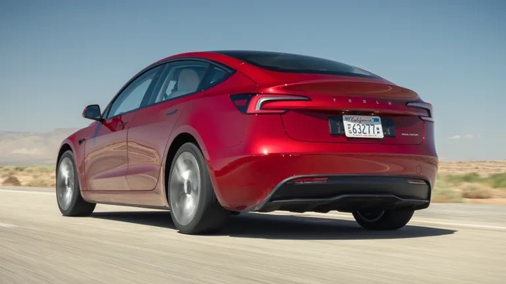 Bảng giá xe sedan thuần điện Tesla Model 3 phiên bản mới nhất giảm giá kỷ lục
