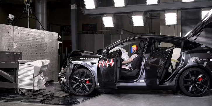 Mô phỏng hệ thống camera Tesla Vision phát hiện vật thể và dự đoán va chạm bằng AI