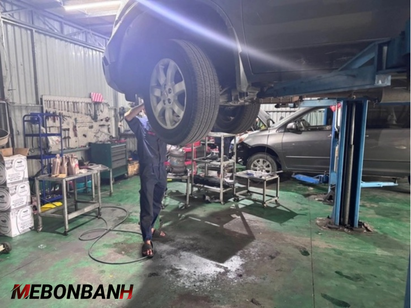 Kiểm tra hệ thống gầm xe điện và pack pin sau khi đi qua vùng ngập