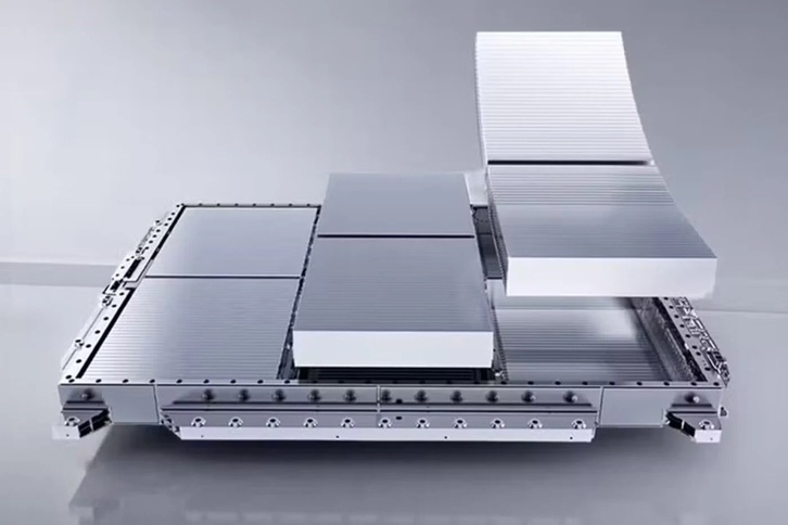Cấu trúc bên trong khối pin Blade thế hệ 2 của BYD với các cell LFP xếp dạng thanh kiếm