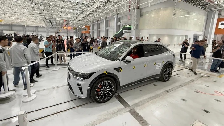 Mẫu xe concept tương lai của Geely trình diễn công nghệ khung gầm số AI Digital Chassis