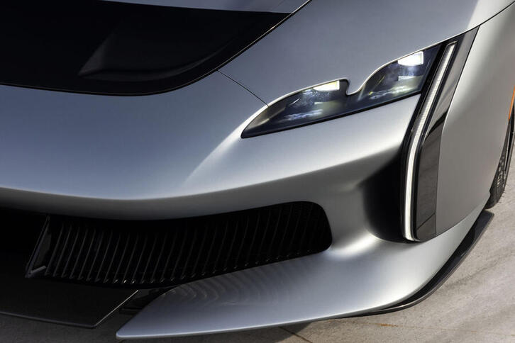 Khoang lái bọc vải kỹ thuật cao cấp kết hợp carbon của siêu xe độc bản Ferrari