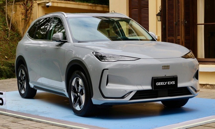 Ngoại hình hiện đại của dòng xe điện Trung Quốc Geely lăn bánh tại Việt Nam