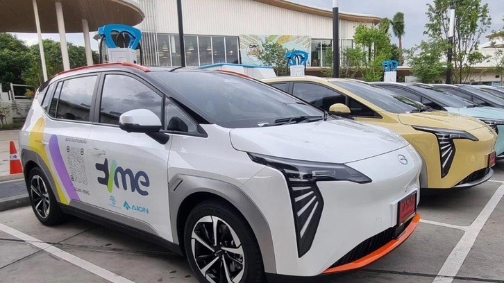 Không gian nội thất tràn ngập công nghệ màn hình trên xe ô tô điện Trung Quốc