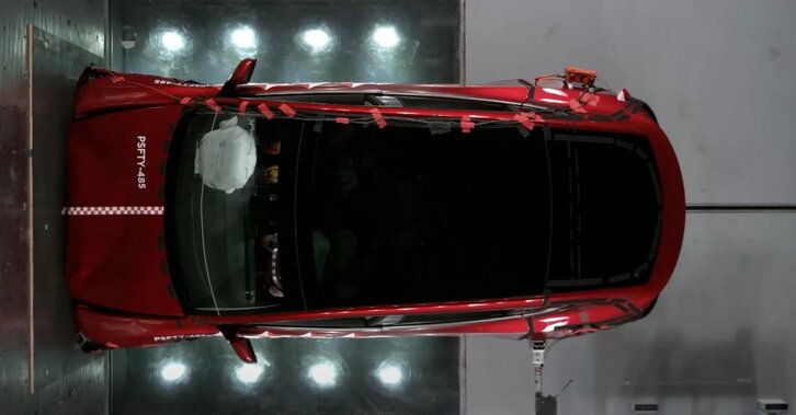 Đồ họa minh họa hệ thống túi khí Tesla được kích hoạt sớm nhờ thuật toán AI