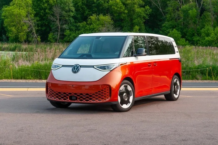 Mẫu xe MPV thuần điện Volkswagen ID. Buzz 2027 phiên bản dã ngoại hai tông màu