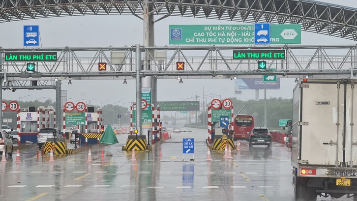 Các mức xử phạt hành chính đối với hành vi xe ô tô điều khiển chạy quá tốc độ cho phép trên cao tốc