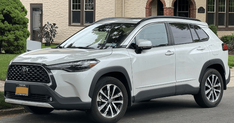 Bảng giá xe Toyota mới nhất 2026: Cập nhật chi phí lăn bánh và đánh giá chi tiết 4 Câu hỏi thường gặp về dòng xe Toyota