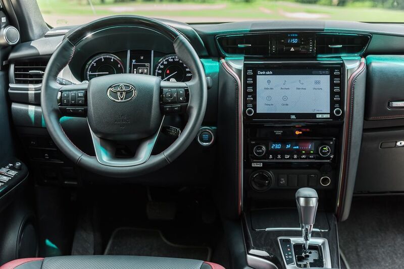 Toyota fortuner: Cập nhật giá lăn bánh 2026 mới nhất 3 Không gian nội thất và các trang bị tiện nghi