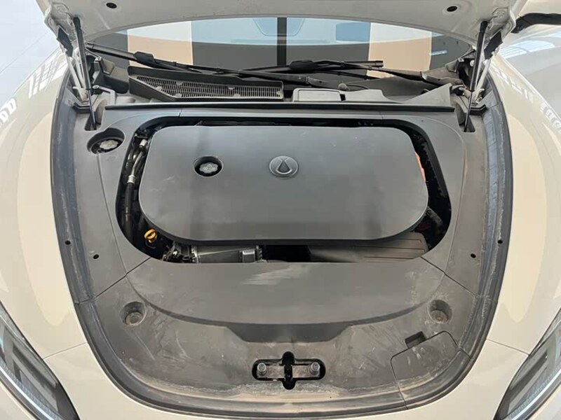 Phiên bản thuần điện denza z9 gt ev được trang bị hệ thống 3 mô-tơ điện hoạt động độc lập 