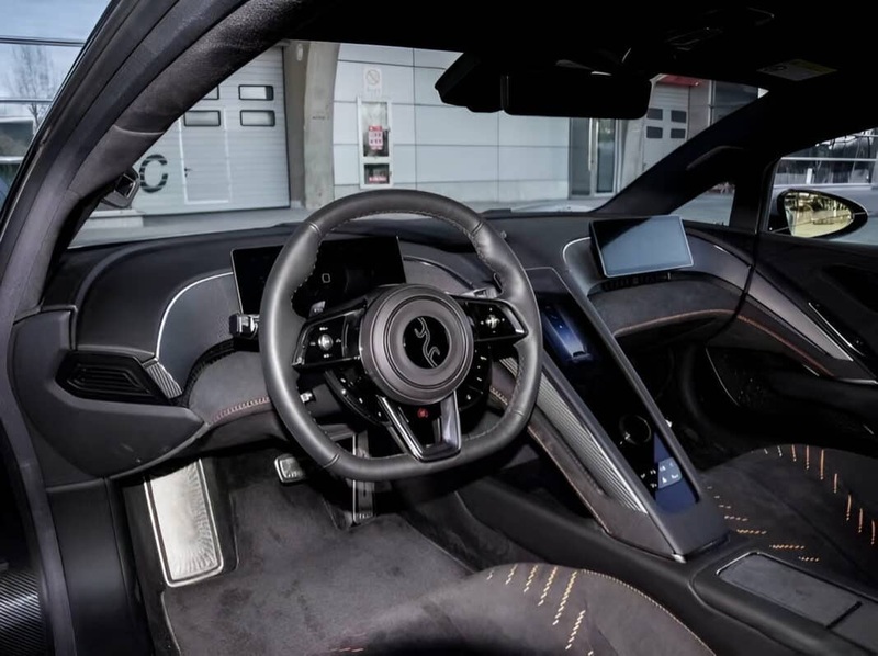 Đánh giá siêu xe điện BYD YangWang U9 và cập nhật giá 2026 4 Khoang cabin đậm chất đua cùng hệ thống giải trí
