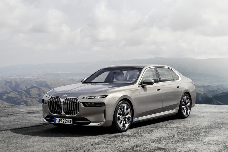 Đánh giá các dòng xe điện BMW mới nhất: Bảng giá và thông số kỹ thuật Đánh giá các dòng xe điện BMW mới nhất: Bảng giá và thông số kỹ thuật